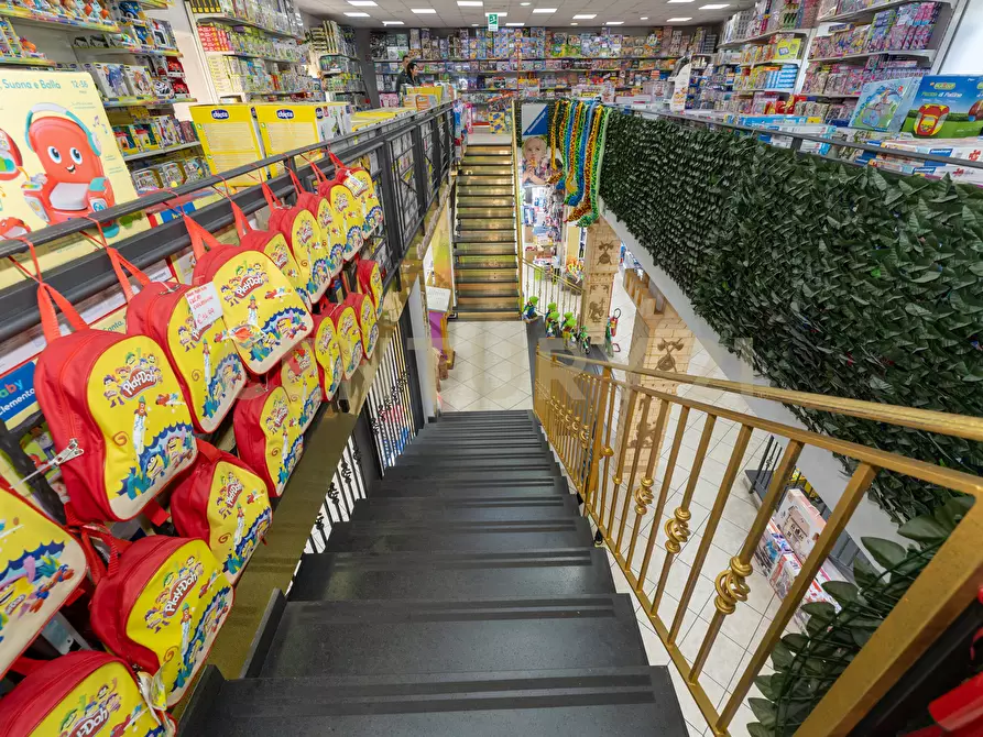 Immagine 30 di Locale commerciale in vendita  in Via Passo Gravina 150 a Catania