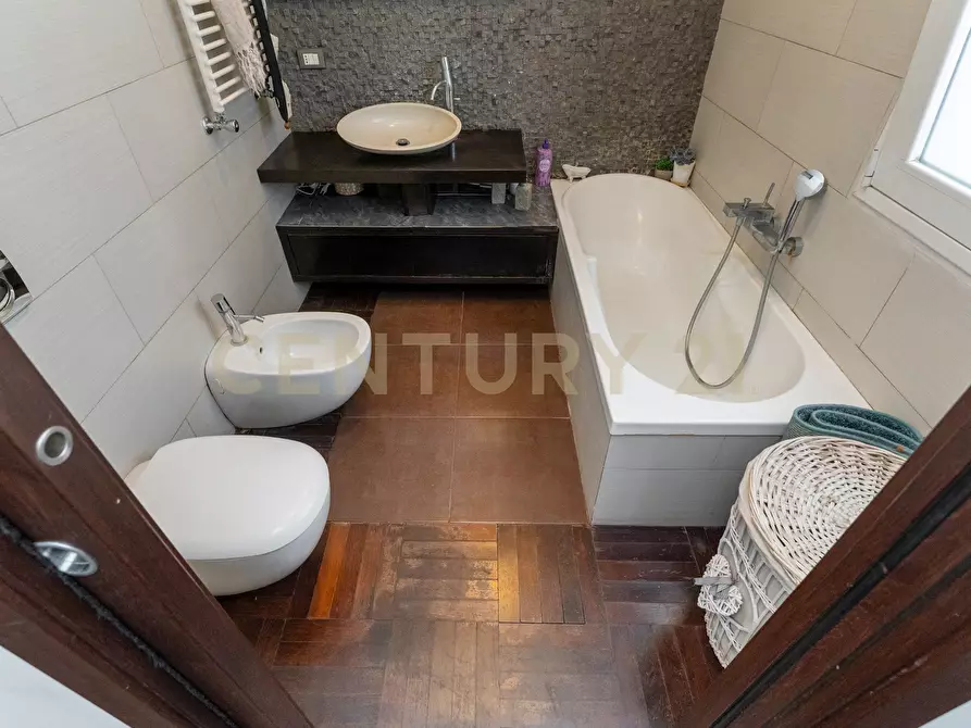 Immagine 48 di Attico in vendita  in Via Maria Gianni 85 a Catania