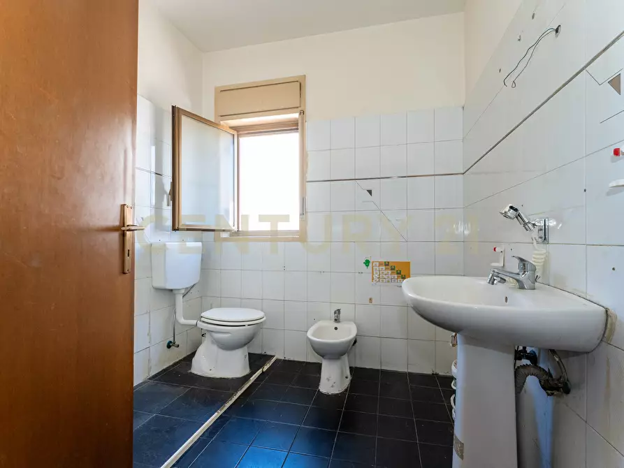 Immagine 15 di Trilocale in vendita  in Via Firenze 112 a Aci Castello