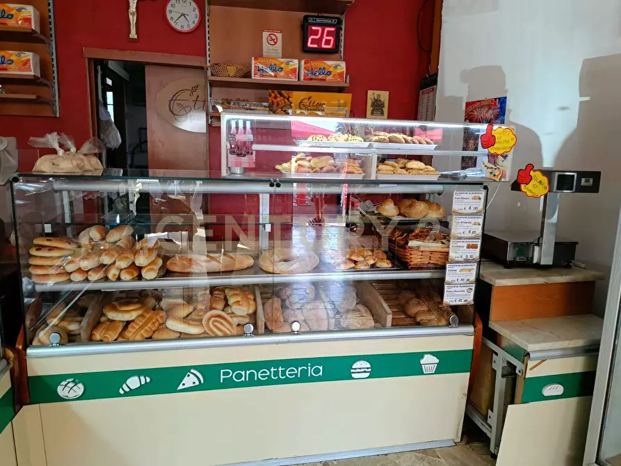 Immagine 4 di Attività commerciale in vendita  in Via Aldebaran 6/8/10 a Catania