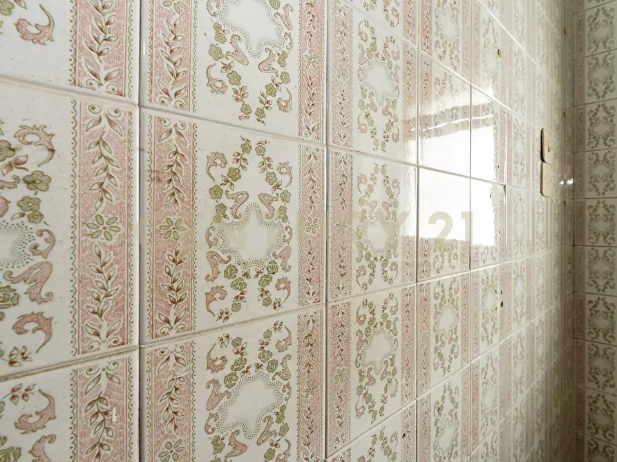 Immagine 13 di Pentalocale in vendita  in Via Carnazza 2 a Tremestieri Etneo