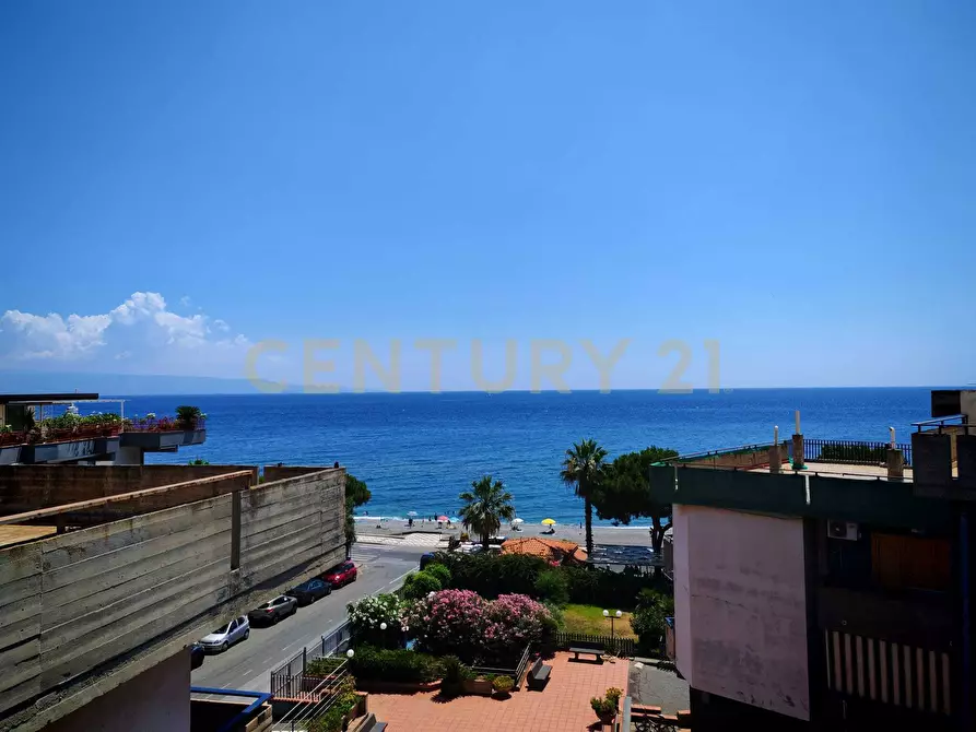 Immagine 33 di Trilocale in vendita  in Via dei Normanni 1 a Sant'alessio Siculo