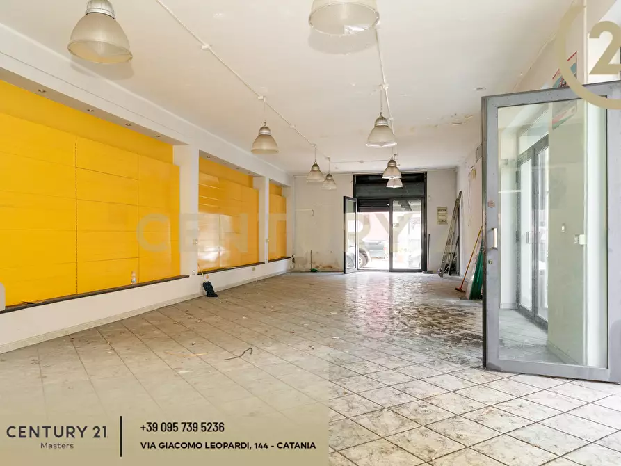 Immagine 21 di Locale commerciale in vendita  in Via Duca Degli Abruzzi 231 a Catania