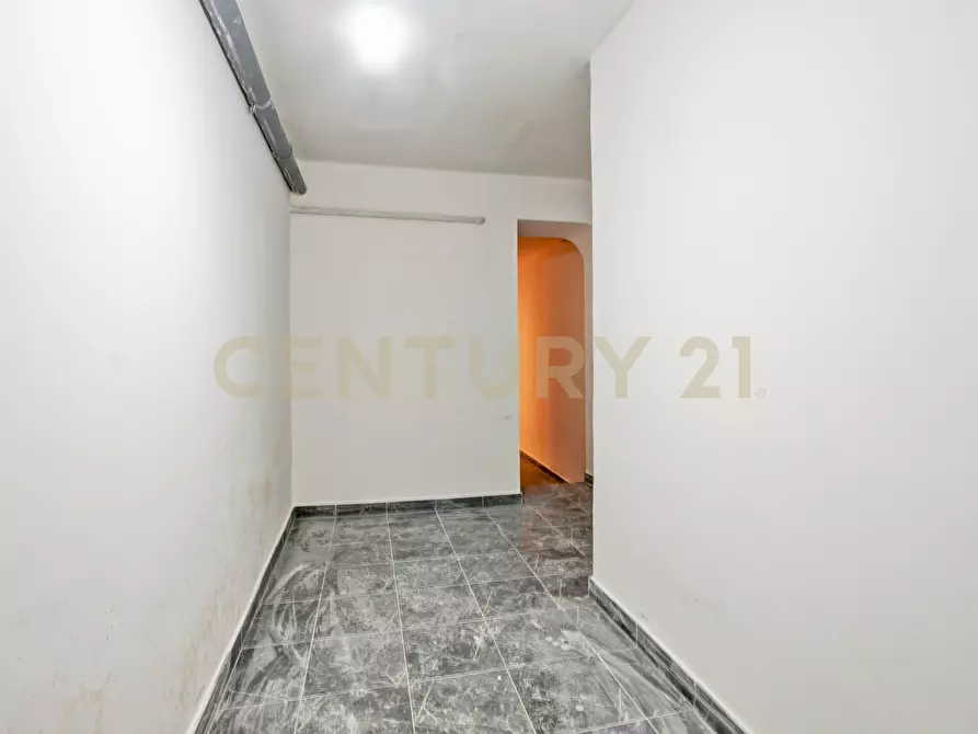 Immagine 12 di Locale commerciale in vendita  in Via Ruggero Fauro 21 a Roma