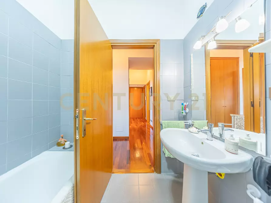 Immagine 18 di Trilocale in vendita  in Via Paolo Barison 14 a Roma