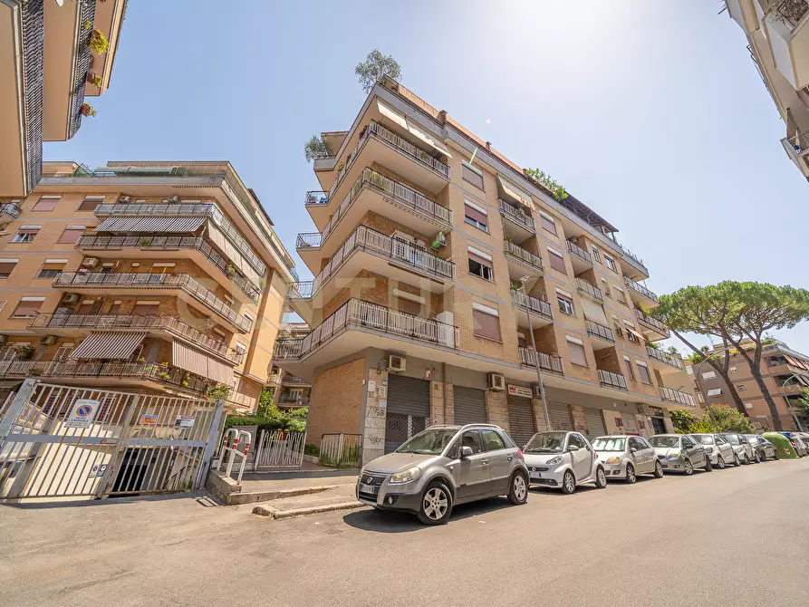 Immagine 98 di Trilocale in vendita  in Via Carlo Dossi 80 a Roma