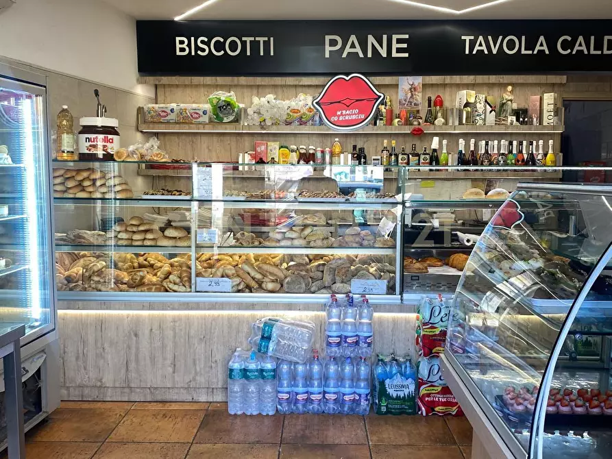 Immagine 7 di Locale commerciale in vendita  in via zia lisa 181 a Catania