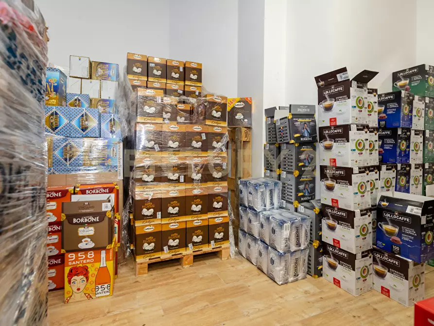 Immagine 11 di Locale commerciale in vendita  in Via Principe Nicola 27C, 29 a Catania