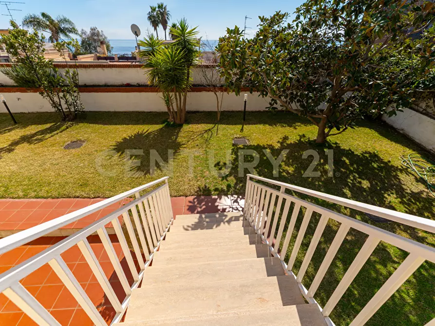 Immagine 27 di Villa in vendita  in Via Antonello da Messina 57 a Aci Castello