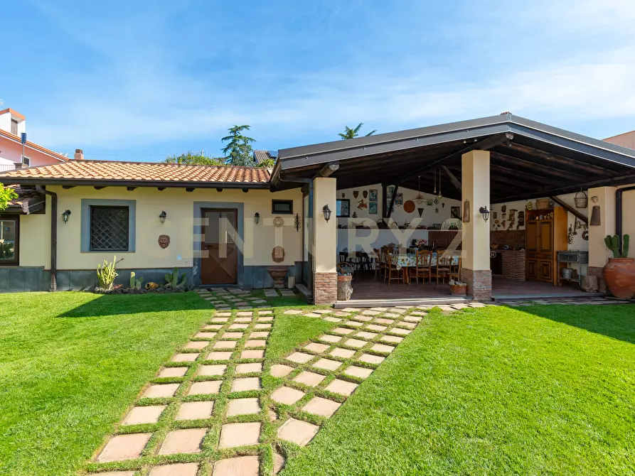 Immagine 16 di Villa in vendita  in Via Salemi 19 a Mascalucia