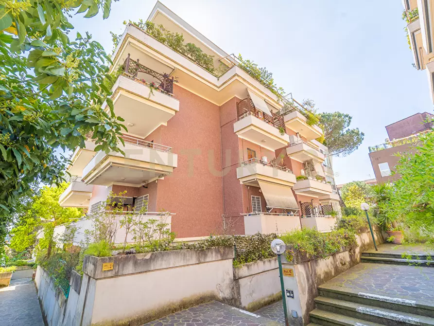 Immagine 90 di Attico in vendita  in Viale Cortina d'Ampezzo 199 a Roma