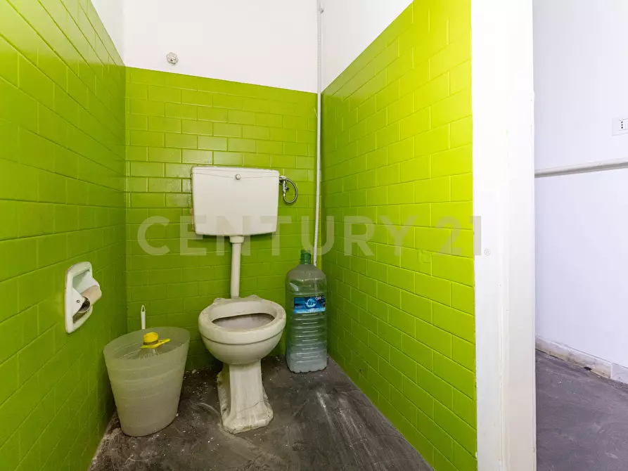 Immagine 8 di Locale commerciale in affitto  in Via Francesco Riso 72/C a Catania