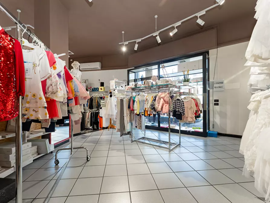 Immagine 15 di Attività commerciale in vendita  in Via Vittorio Emanuele 214 a Belpasso