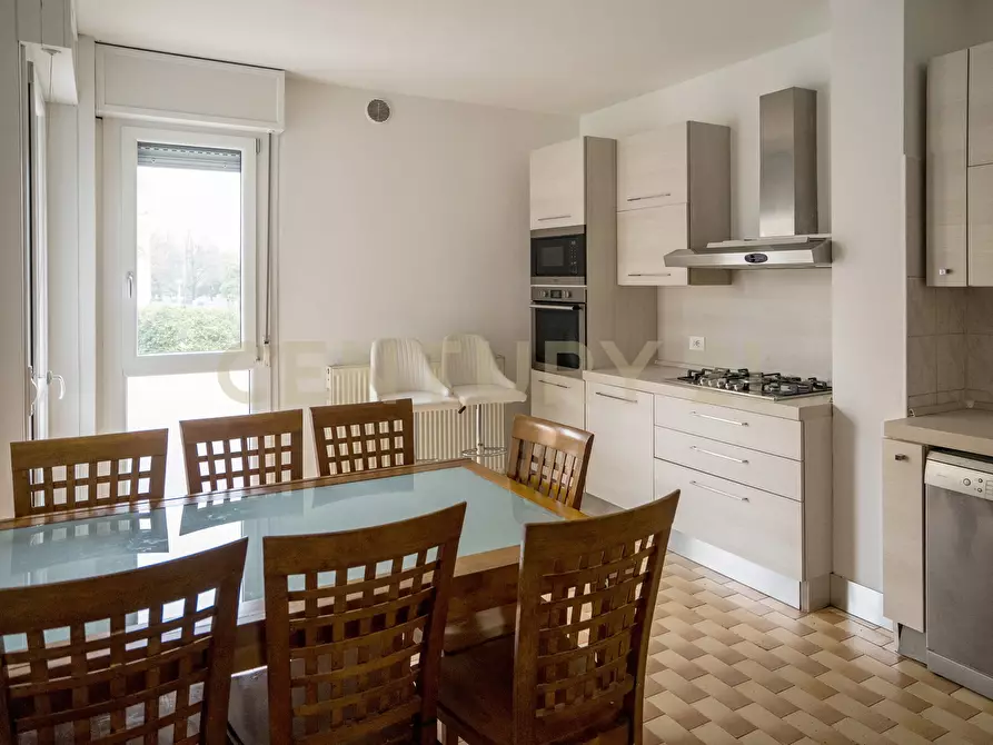 Immagine 3 di Pentalocale in vendita  in Via Umberto Maddalena 1 a Verona