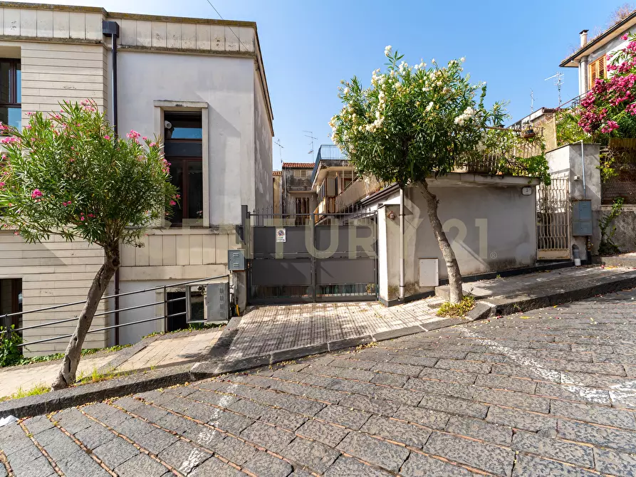 Immagine 1 di Casa indipendente in vendita  in Via Monte Grappa 8 a Zafferana Etnea