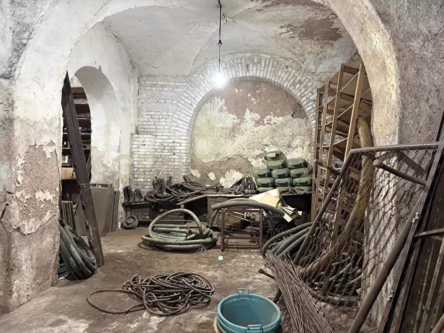 Immagine 53 di Locale commerciale in vendita  in Via 6 Aprile 59 a Catania