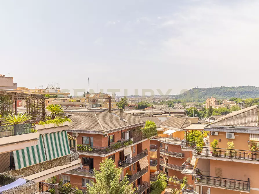 Immagine 3 di Trilocale in vendita  in Via Bevagna 56 a Roma