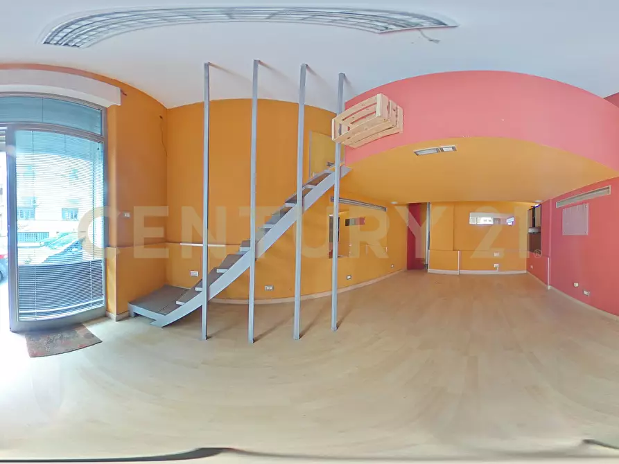 Immagine 26 di Locale commerciale in vendita  in Via Padova 64 a Catania