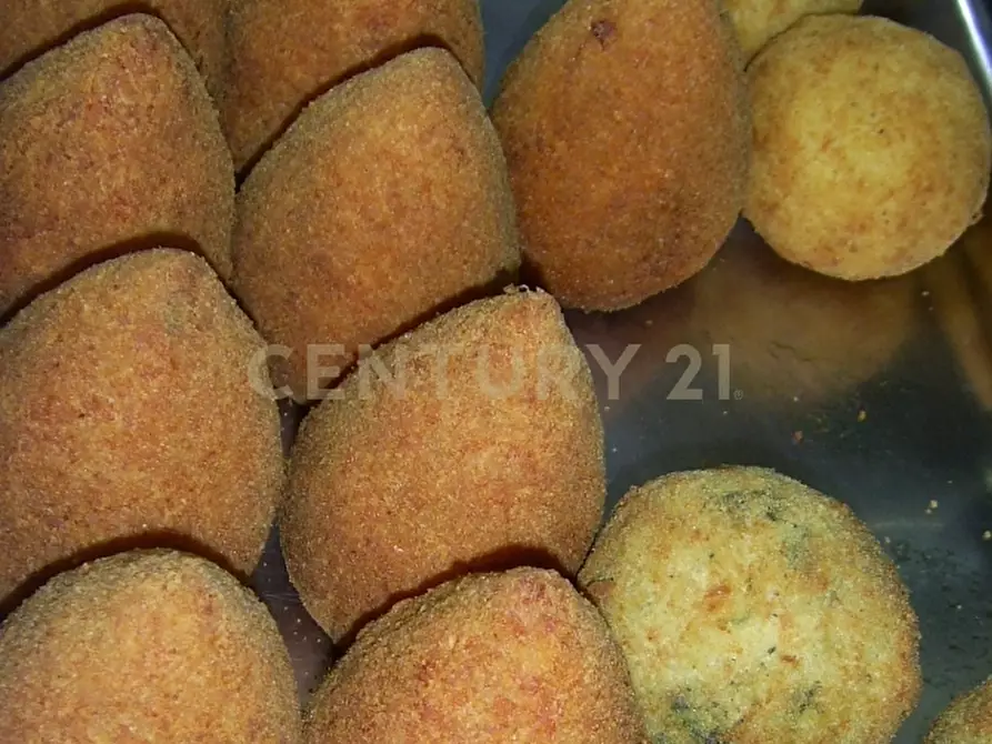 Immagine 10 di Pizzeria / Pub in vendita  in Via della Regione 1 a San Giovanni La Punta