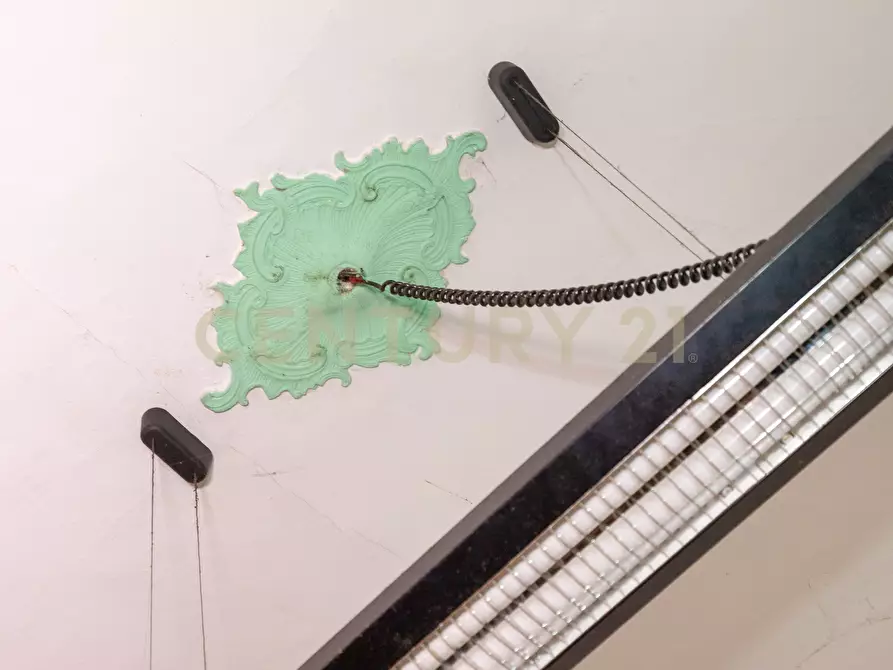 Immagine 20 di Locale commerciale in vendita  in Via IV Novembre 13 a Adrano