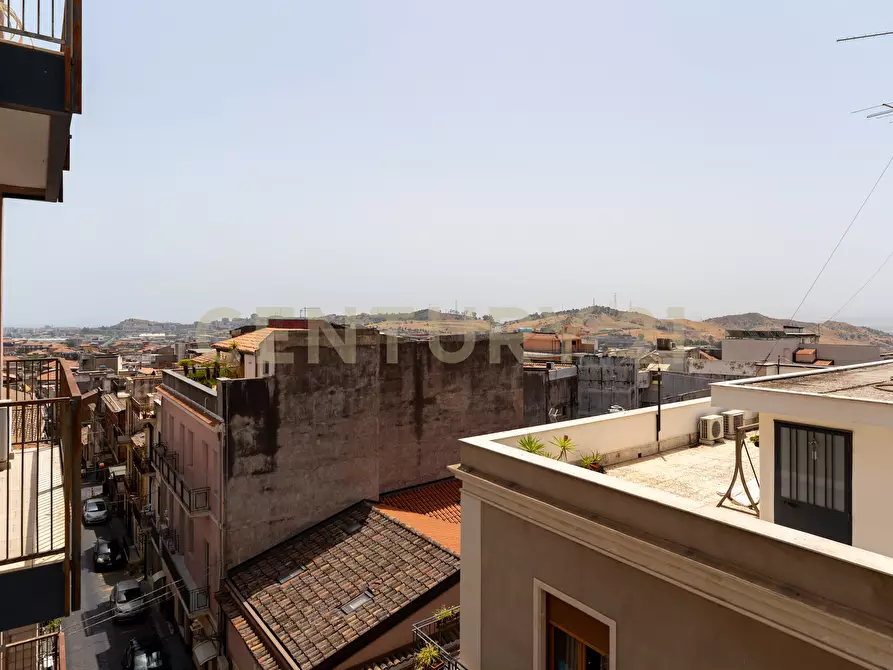 Immagine 29 di Pentalocale in vendita  in PIazza Indipendence 3 a Misterbianco