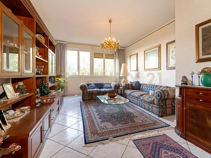 Immagine 9 di Pentalocale in vendita  in Viale Nitta 16b a Catania