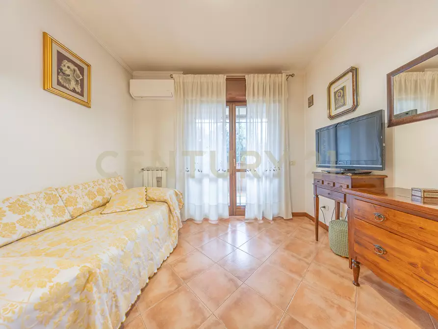 Immagine 3 di Bilocale in vendita  in Via Paolo Stoppa 38 a Roma