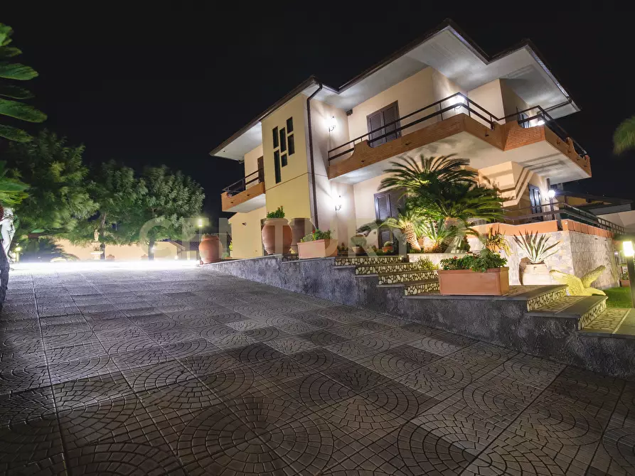 Immagine 77 di Villa in vendita  in Via Salemi 19 a Mascalucia
