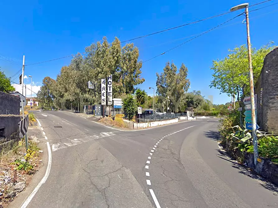 Immagine 44 di Locale commerciale in affitto  in Via Catira 2 a San Gregorio Di Catania