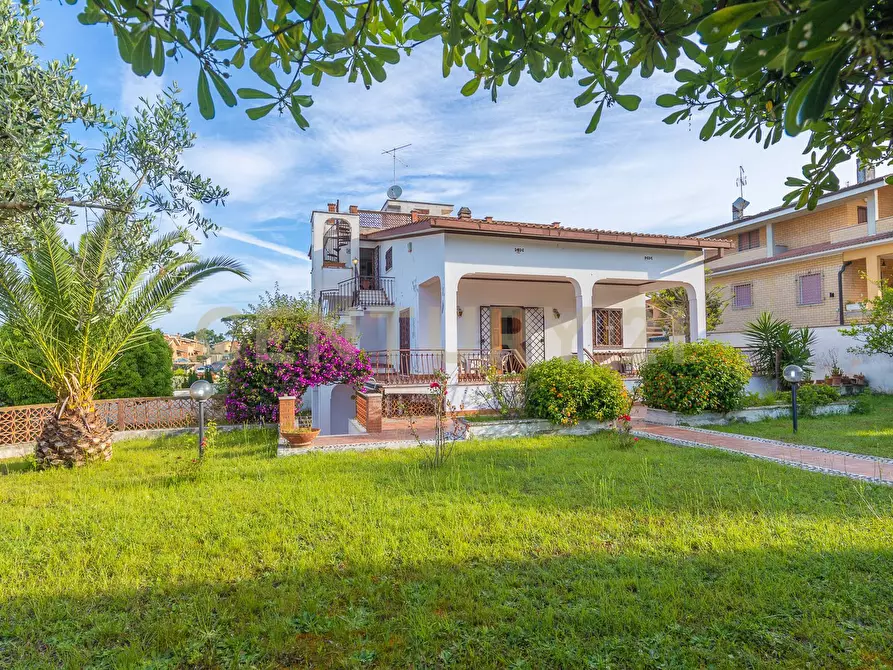 Immagine 1 di Villa in vendita  a Anzio