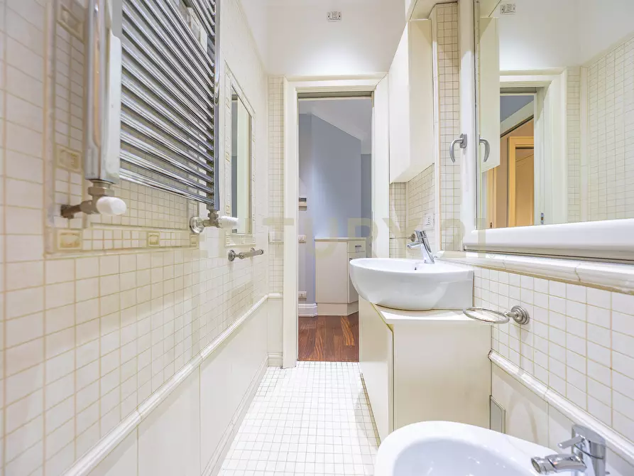 Immagine 48 di Appartamento in vendita  in Via Bevagna 68 a Roma