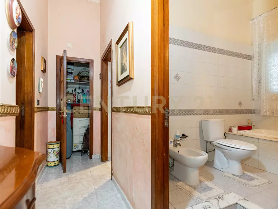 Immagine 30 di Quadrilocale in vendita  in Via Santissima Trinità 71 a Catania