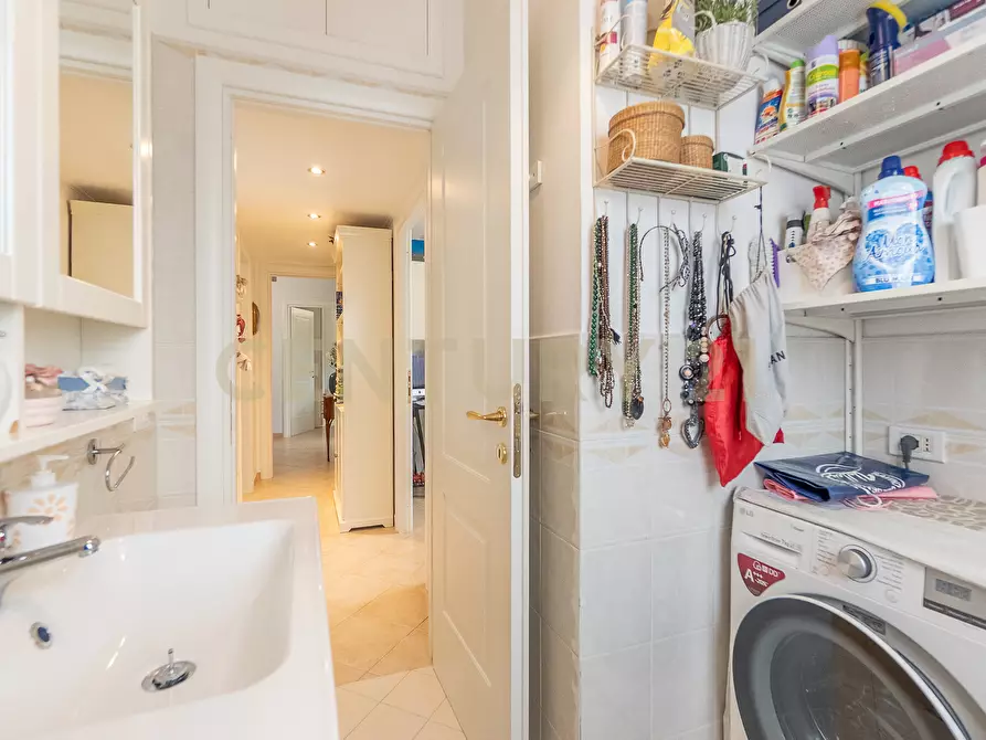 Immagine 31 di Quadrilocale in vendita  in Via Moggio Udinese 28 a Roma