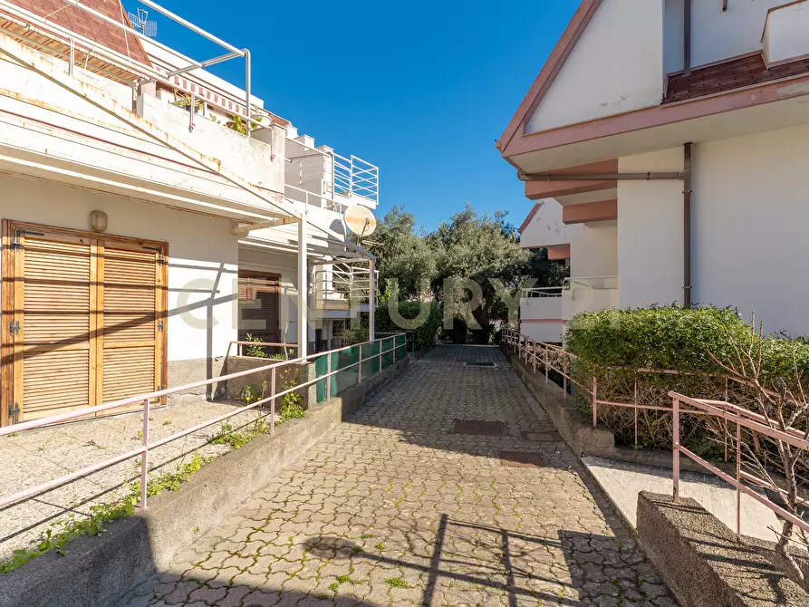 Immagine 41 di Bilocale in vendita  in Via Nazionale 74 bis a Letojanni