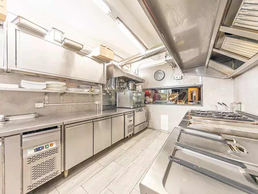 Immagine 27 di Bar / Ristorante in vendita  in Via della Farnesina 155 a Roma