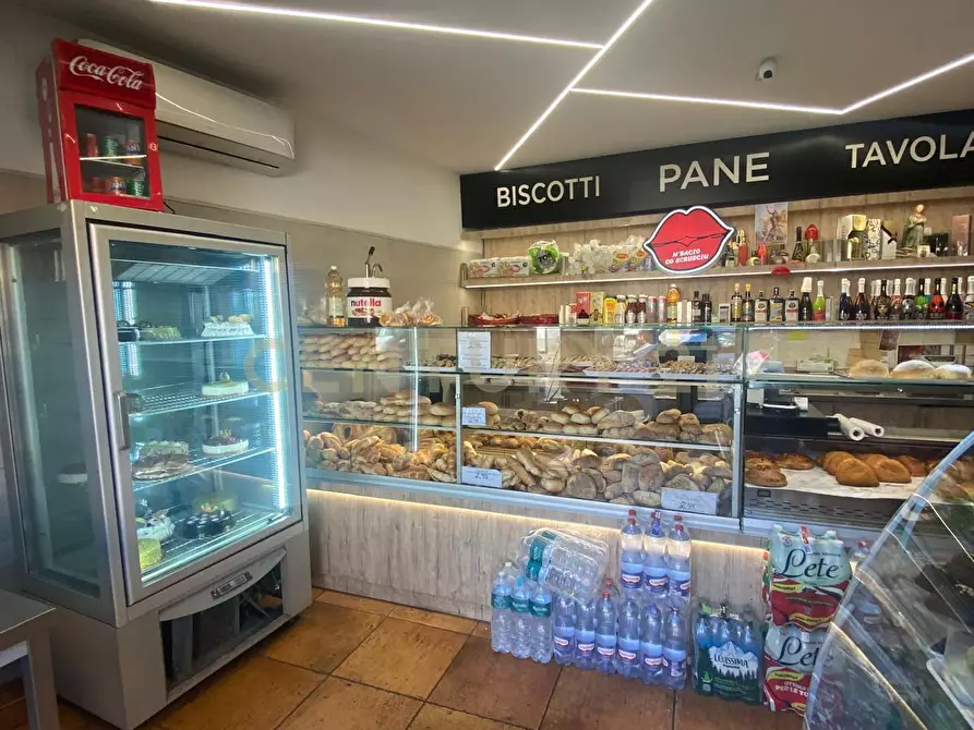 Immagine 8 di Locale commerciale in vendita  in via zia lisa 181 a Catania