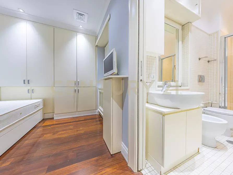 Immagine 54 di Appartamento in vendita  in Via Bevagna 68 a Roma