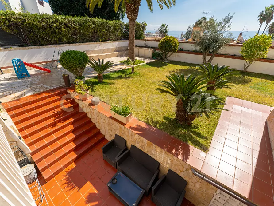 Immagine 34 di Villa in vendita  in Via Antonello da Messina 57 a Aci Castello