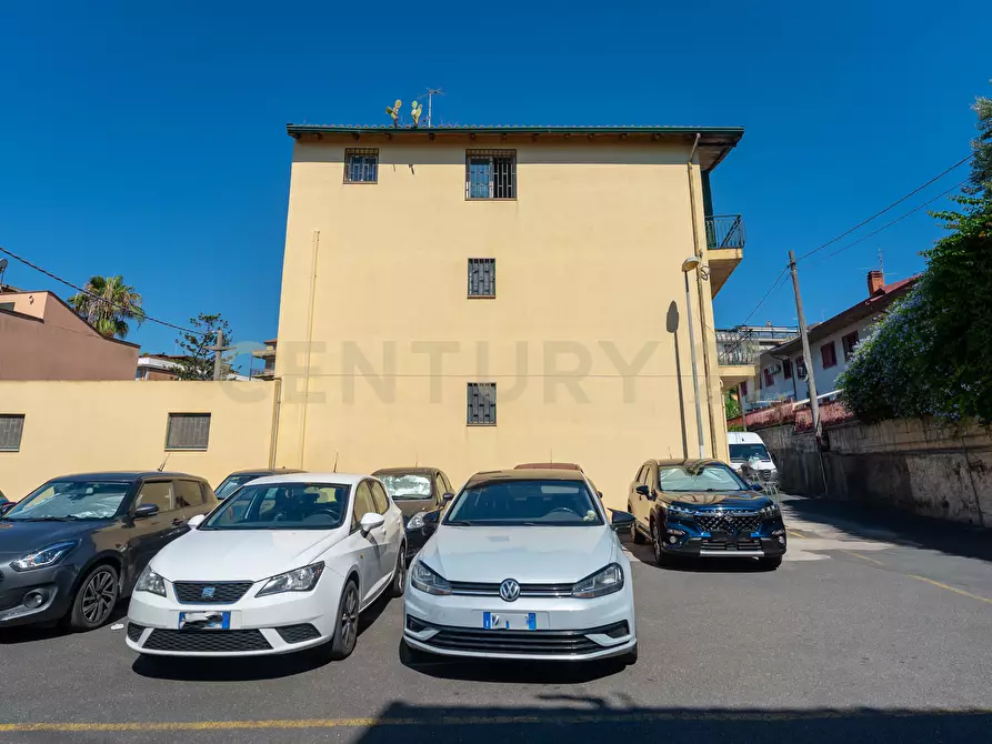 Immagine 87 di Palazzo in vendita  in Via Sebastiano Catania 284 a Catania