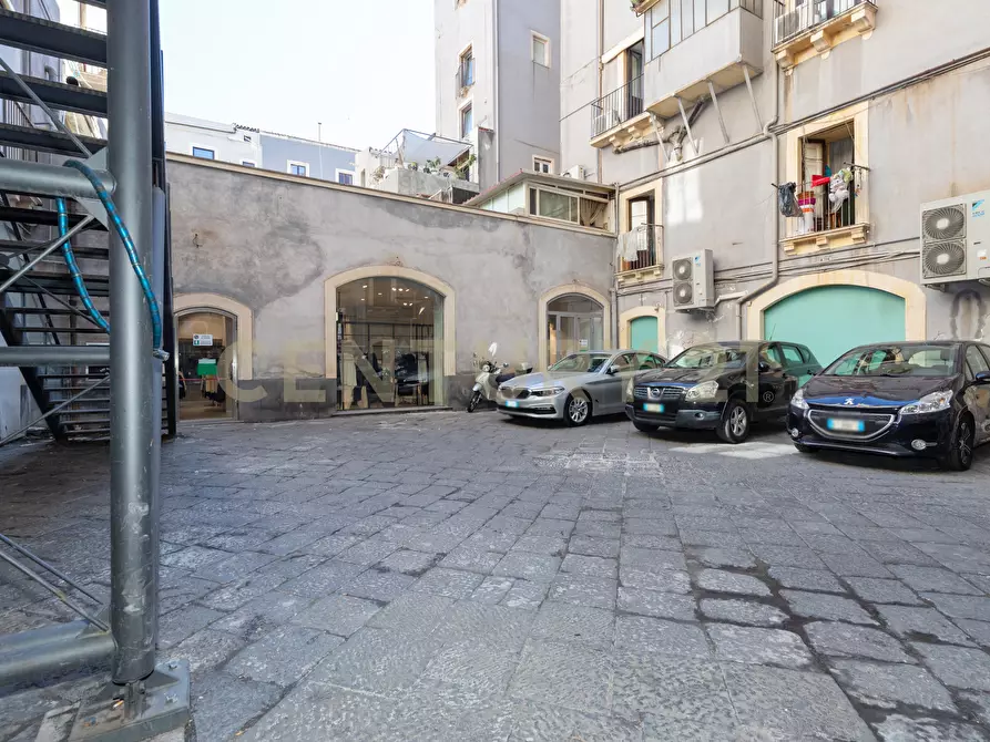 Immagine 3 di Pentalocale in vendita  in Via Etnea 196 a Catania