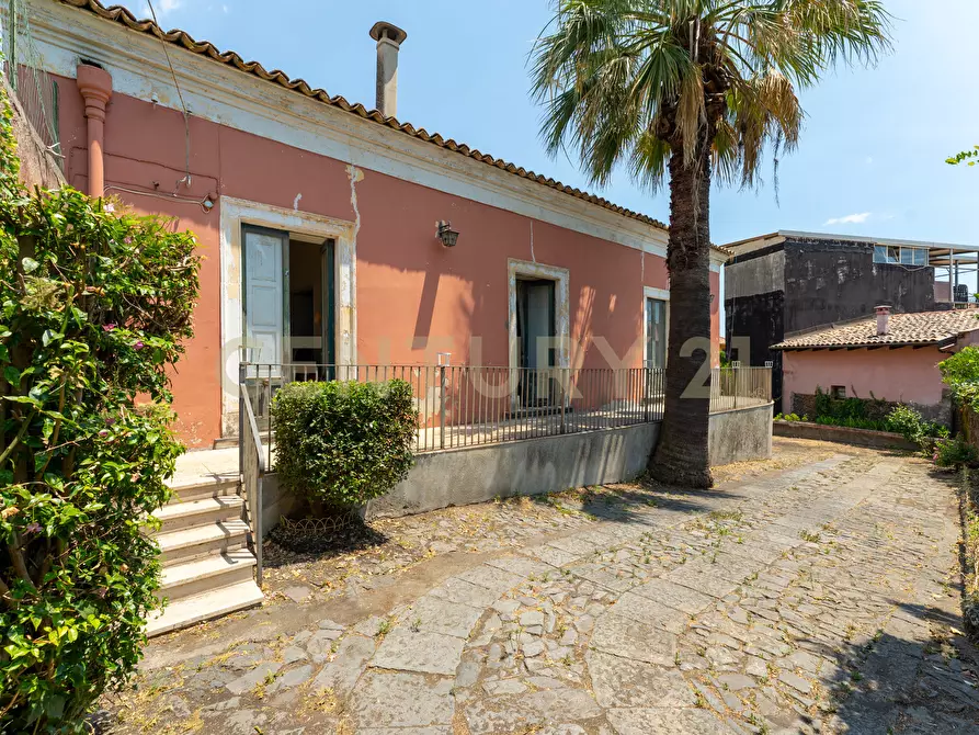 Immagine 20 di Villa in vendita  in Piazza F. M. Scuderi 7 a Viagrande