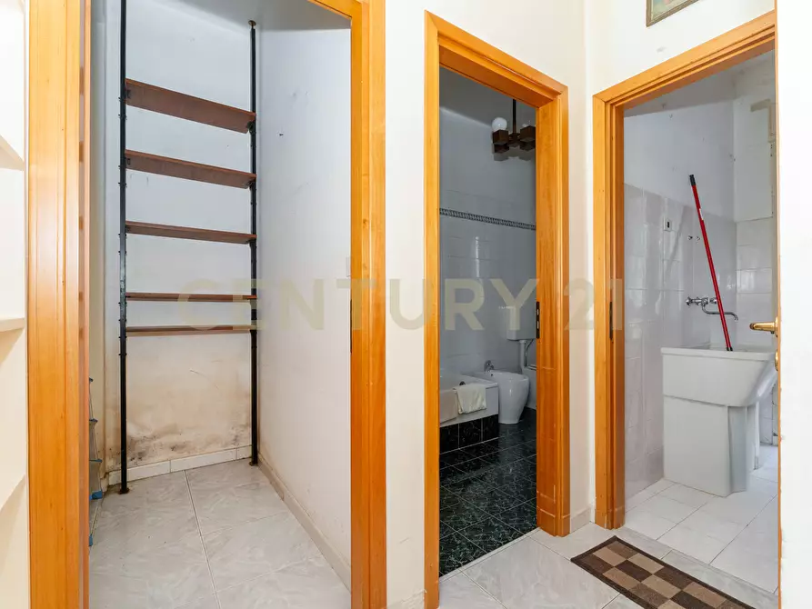 Immagine 22 di Pentalocale in vendita  in Via Stefano Vitale 12 a Catania