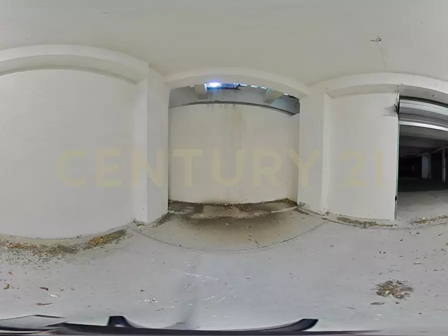 Immagine 44 di Garage in vendita  in Viale Artale Alagona 27 a Catania