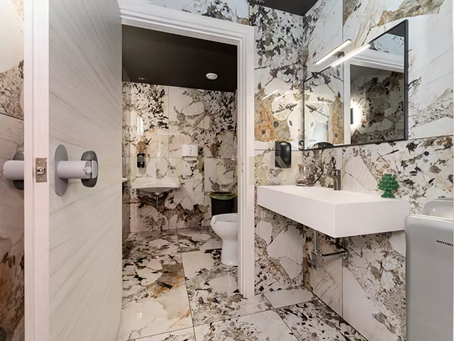 Immagine 31 di Attività commerciale in vendita  in Corso Indipendenza 131 a Catania