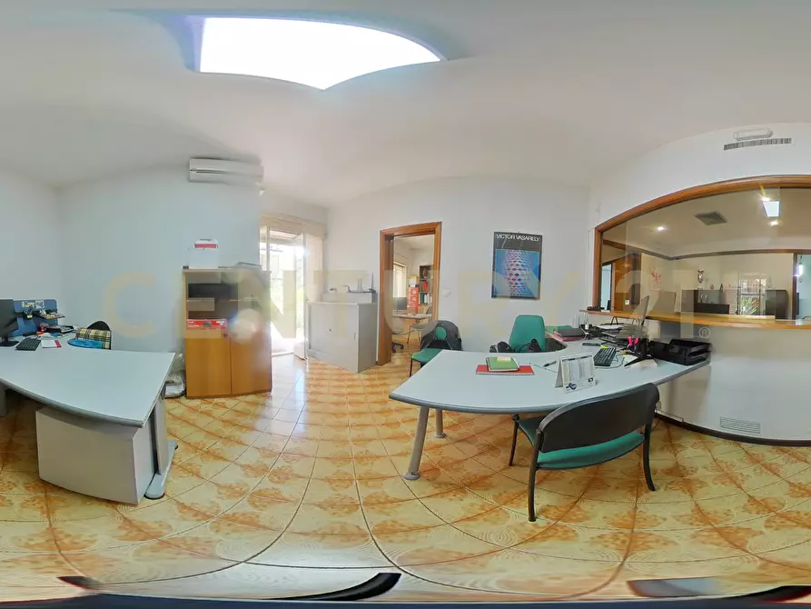 Immagine 53 di Pentalocale in vendita  in Via Grazia Deledda 2 a Catania