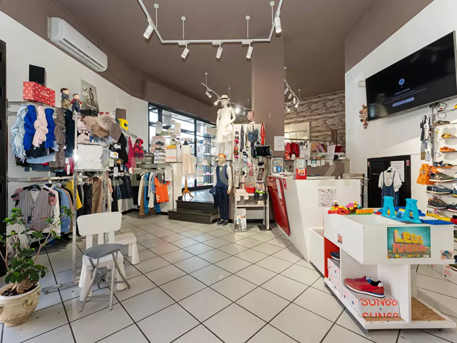 Immagine 28 di Attività commerciale in vendita  in Via Vittorio Emanuele 214 a Belpasso