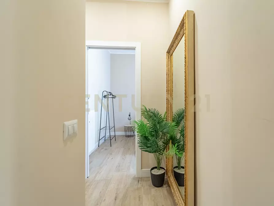 Immagine 19 di Bilocale in vendita  in Via Girolamo Benzoni a Roma