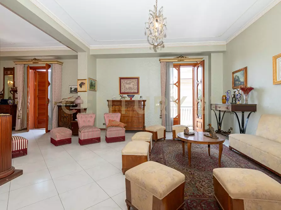 Immagine 3 di Pentalocale in vendita  in Via Vittorio Emanuele 181 a Viagrande