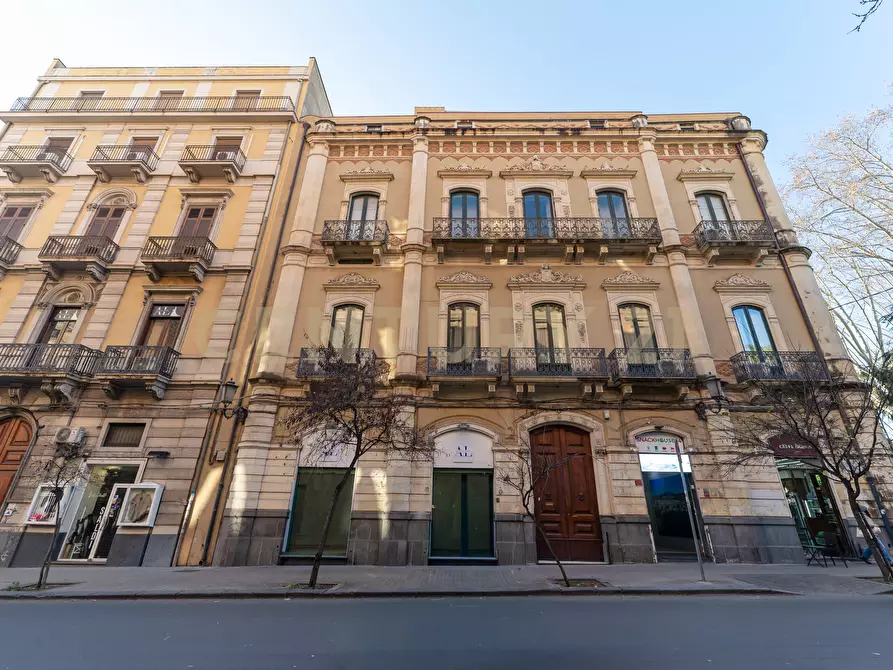 Immagine 15 di Locale commerciale in affitto  in viale Regina Margherita 19 a Catania