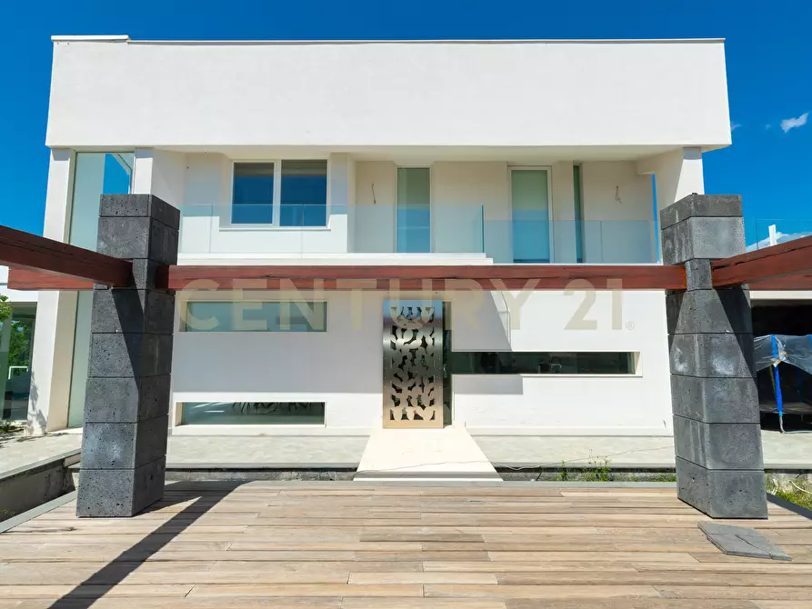 Immagine 2 di Villa in vendita  in SS284 a Adrano